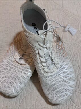 Women's White Bronoir Running Sneakers with Wide toe bed